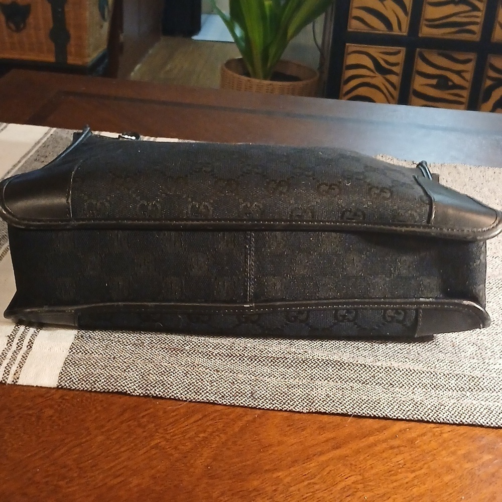 Authentic Gucci Black Hand Bag - Picture 5 of 16